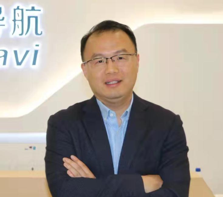 余 磊