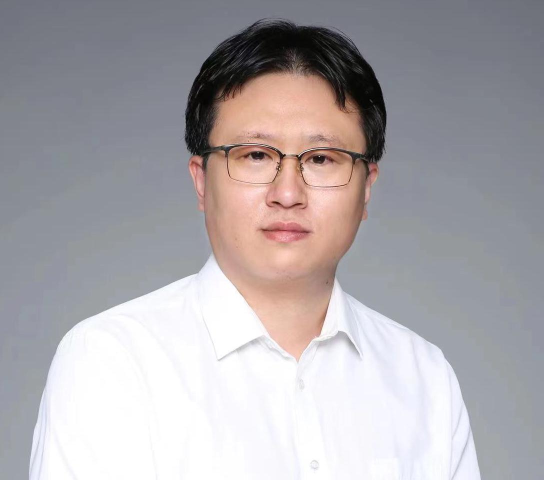 赵 旭