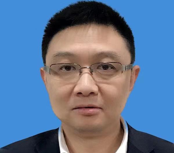 严 栋